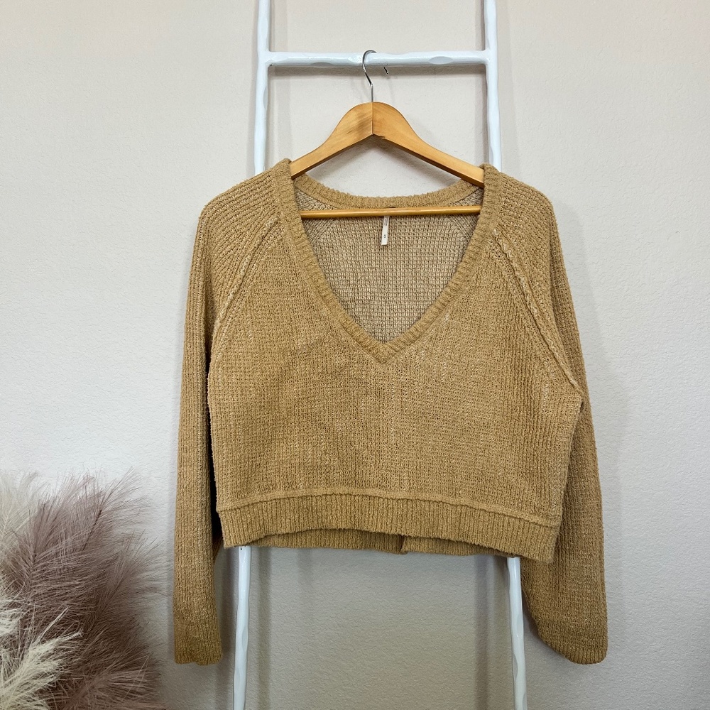 Free People Cropped V Neck Sweater Size M